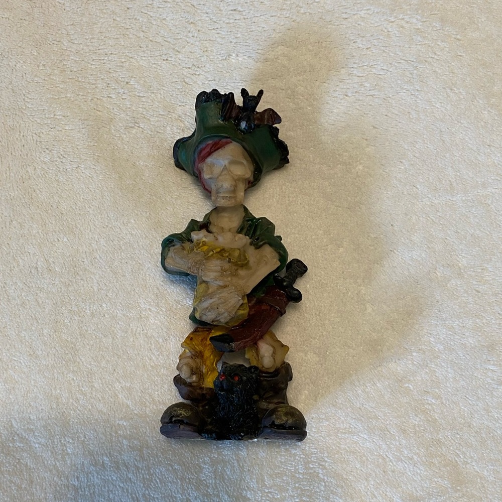 Pirate Skeleton Figure - Picture 2 of 11